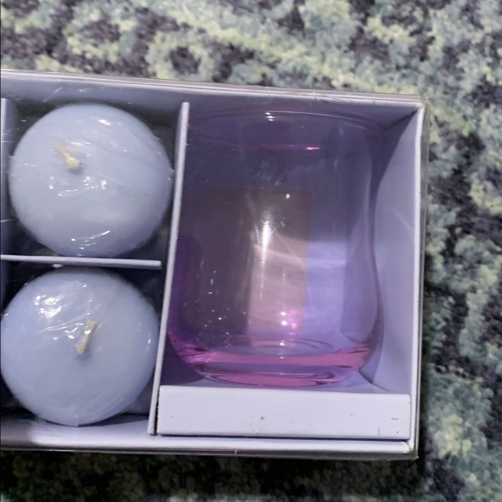 Hallmark Pastel box of 6 floating Candles and glass Holder Set - Picture 4 of 5